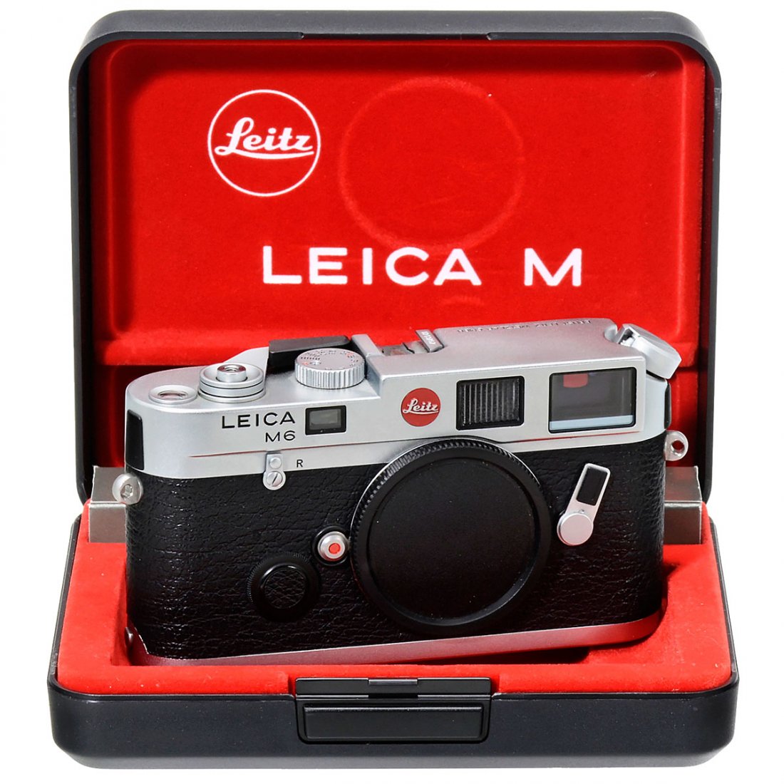 Leica M6, 1987: Leica M6, 1987 Leitz, Wetzlar. No. 1713757, silver-chrome finish, red "Leitz" logo, baseplate with original protective covering. Complete with strap, inner and outer box. Leica M6, 1987 Leitz, Wetzlar