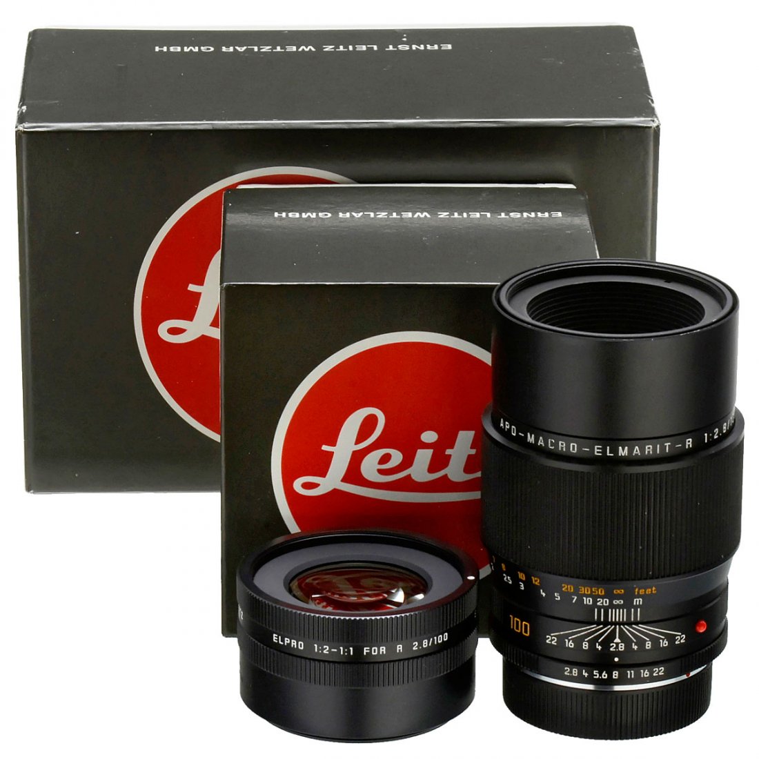 Leica APO-Macro-Elmarit-R 2,8/100 mm, 3-cam: Leica APO-Macro-Elmarit-R 2,8/100 mm, 3-cam Leica, Solms. 1) APO-Macro-Elmarit-R 2,8/100 mm, no. 3469183, 3-cam, with case, 2 caps and box. (2+/1) – And: 2) Elpro 1:2–1:1, no. 16545, with case, 2 