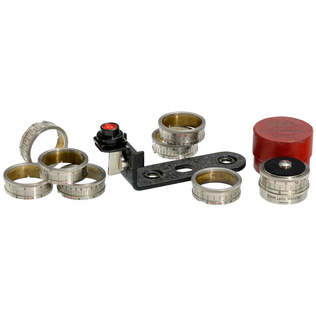 Leica Panorama Set, 1933: Leica Panorama Set, 1933 Leitz, Wetzlar. Extraordinarily complete set with 8 scales for Leica panorama exposures: 1) FIAVI bracket. – 2) FIBLA spirit level. – 3) FARUX panorama head with 5 cm scal