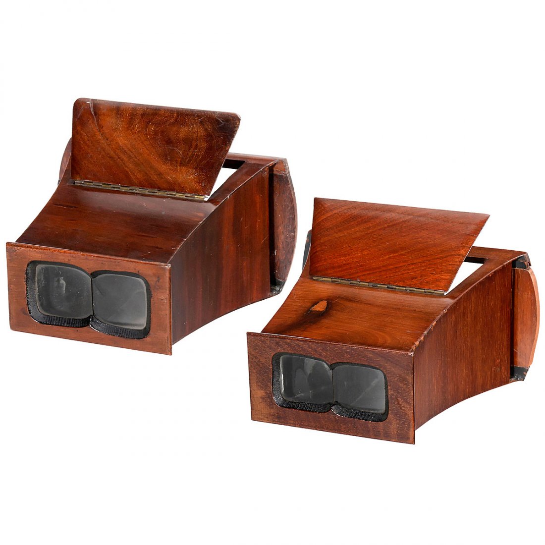 2 Brewster-Pattern Stereo Viewers, c. 1865: 2 Brewster-Pattern Stereo Viewers, c. 1865 Unknown manufacturer. 2 stereo viewers for cards and slides of 9 x 18 cm, with topical wood bodies, fixed prismatic quadratic oculars, light cracks in the wo