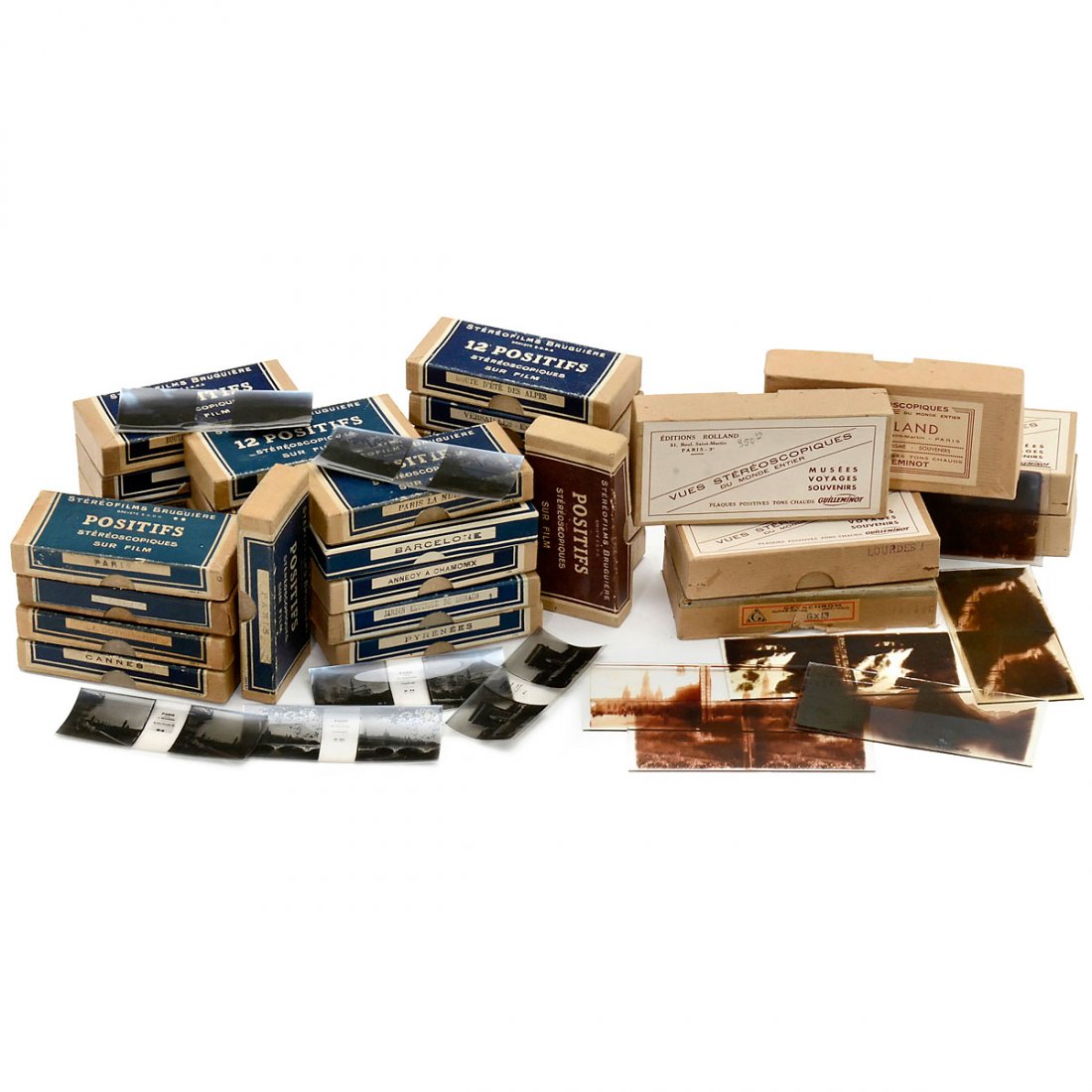 Lot Stereo Slides 45 x 107 mm: Lot Stereo Slides 45 x 107 mm 27 boxes with stereo slides (sheet film) by "Stéréofilms Bruguiere", France. Motifs mostly France but also Monaco, Venice, Barcelona and more. – In addition: 6 boxes 