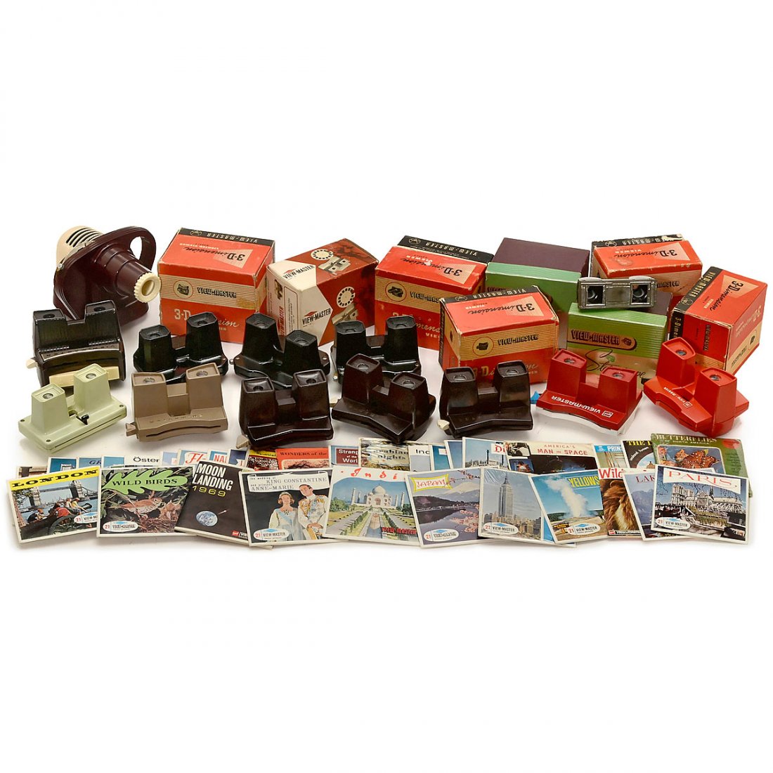 Large View-Master Collection, 1950 onwards: Large View-Master Collection, 1950 onwards 15 View-Master viewers, 2 of them lighted, 1 View-Master projector, 3 viewers by other makers, approx. 110 booklets with up to 3 reels, approx. 20 reels by o