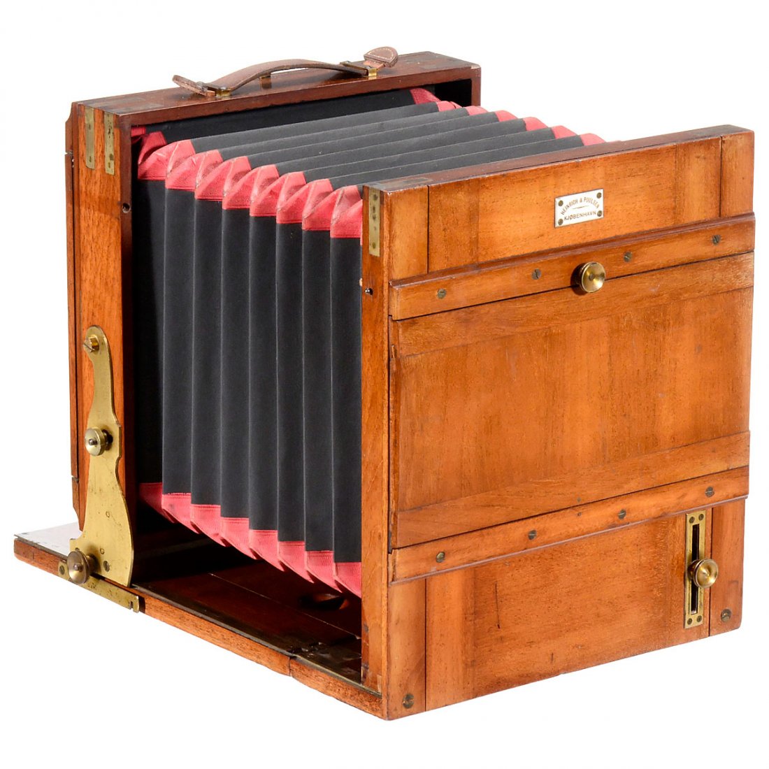 Solid German Field Camera 18 x 24 cm, c. 1880: Solid German Field Camera 18 x 24 cm, c. 1880 Unmarked, dealer's plaque "Heinrich & Poulsen Kopenhagen". Polished wood with brass fittings, rack-and-pinion focusing, green bellows with red corners, fo