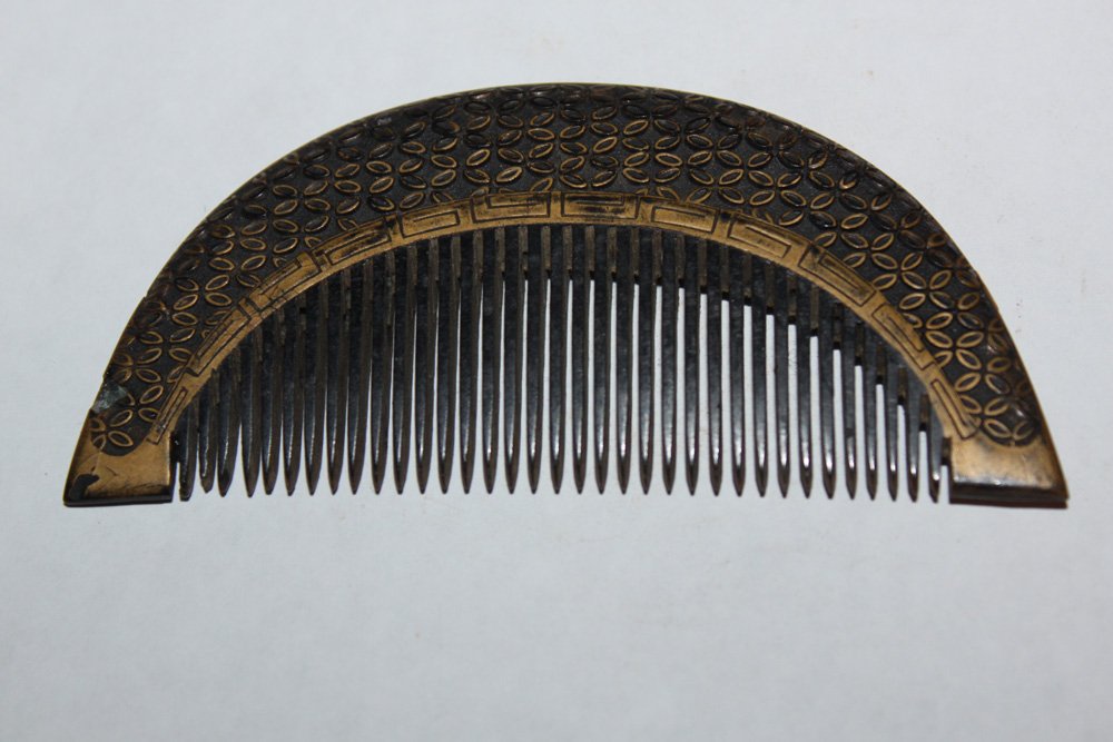 Antique Japanese Tortoise Shell Comb: 3 3/4" long.