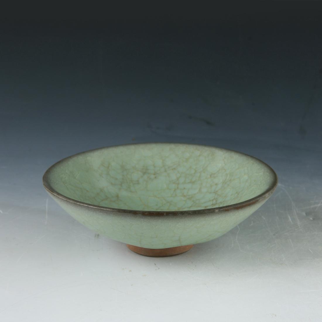 Chinese Green-glazed Guan Ware Bowl (1 of 5)