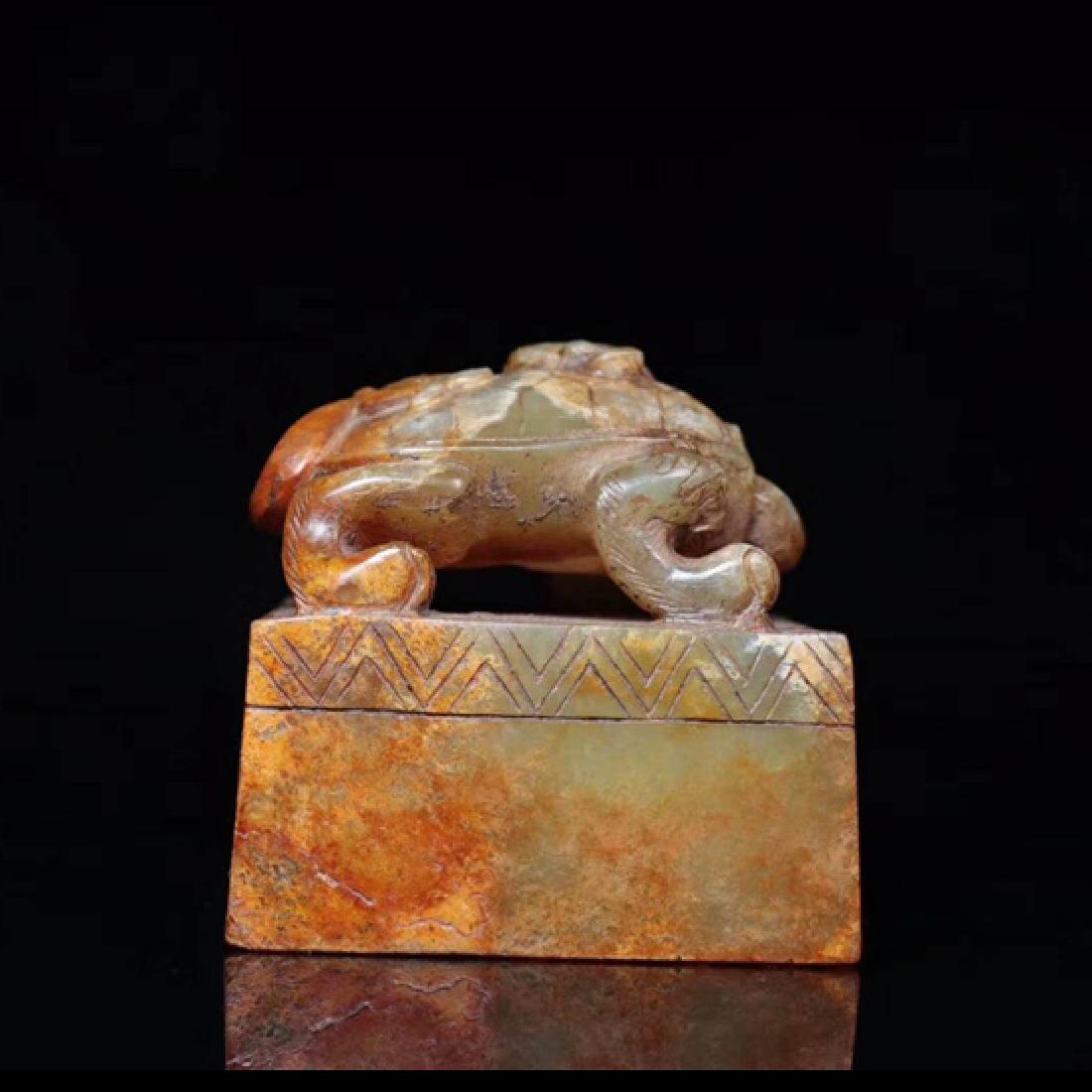 AN ANCIENT HE TIAN JADE CARVING DRAGON SEAL (1 of 7)