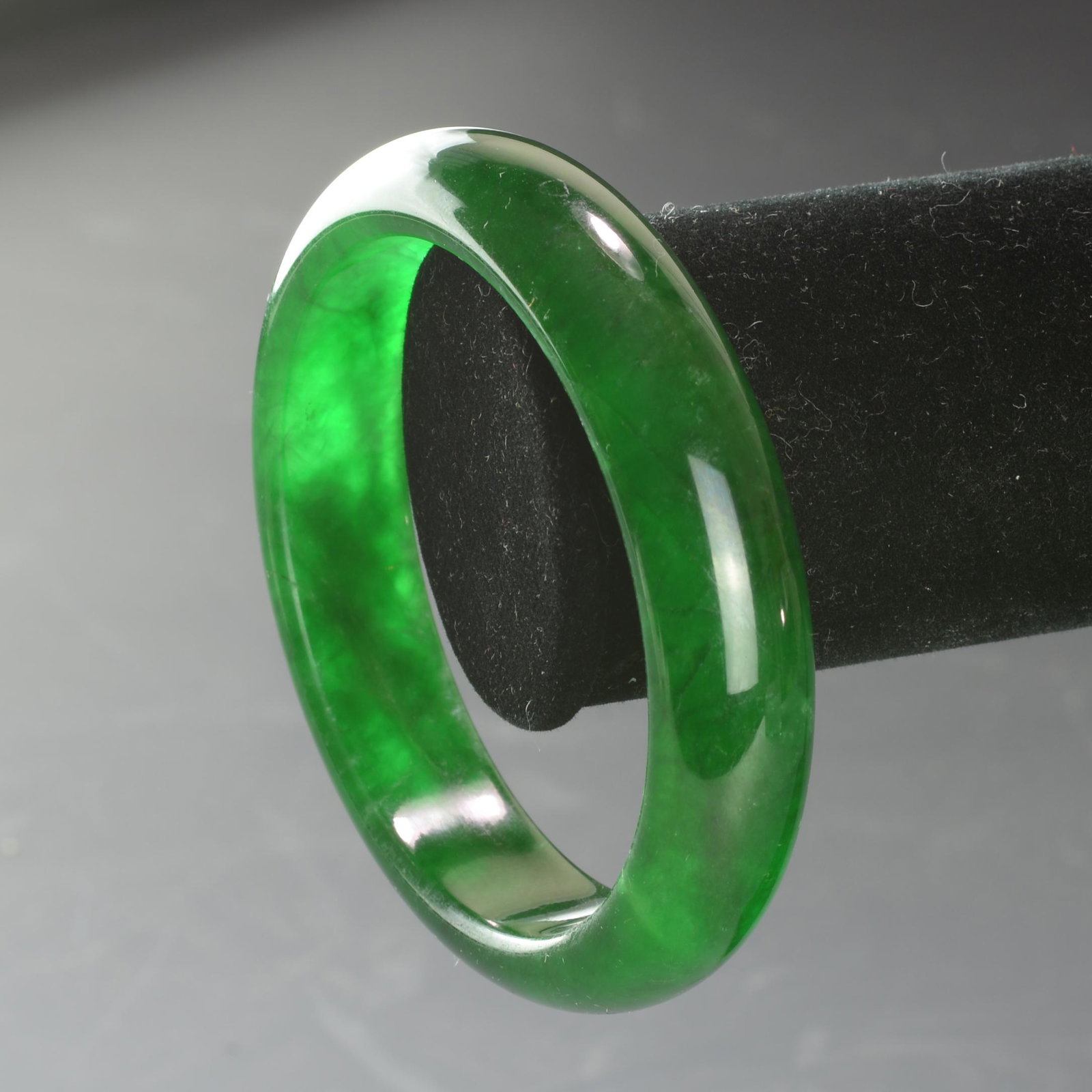 CHINESE JADEITE BANGLE (1 of 4)