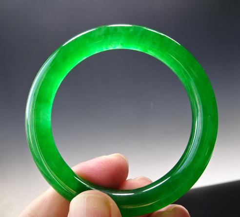 CHINESE JADEITE BANGLE (1 of 8)