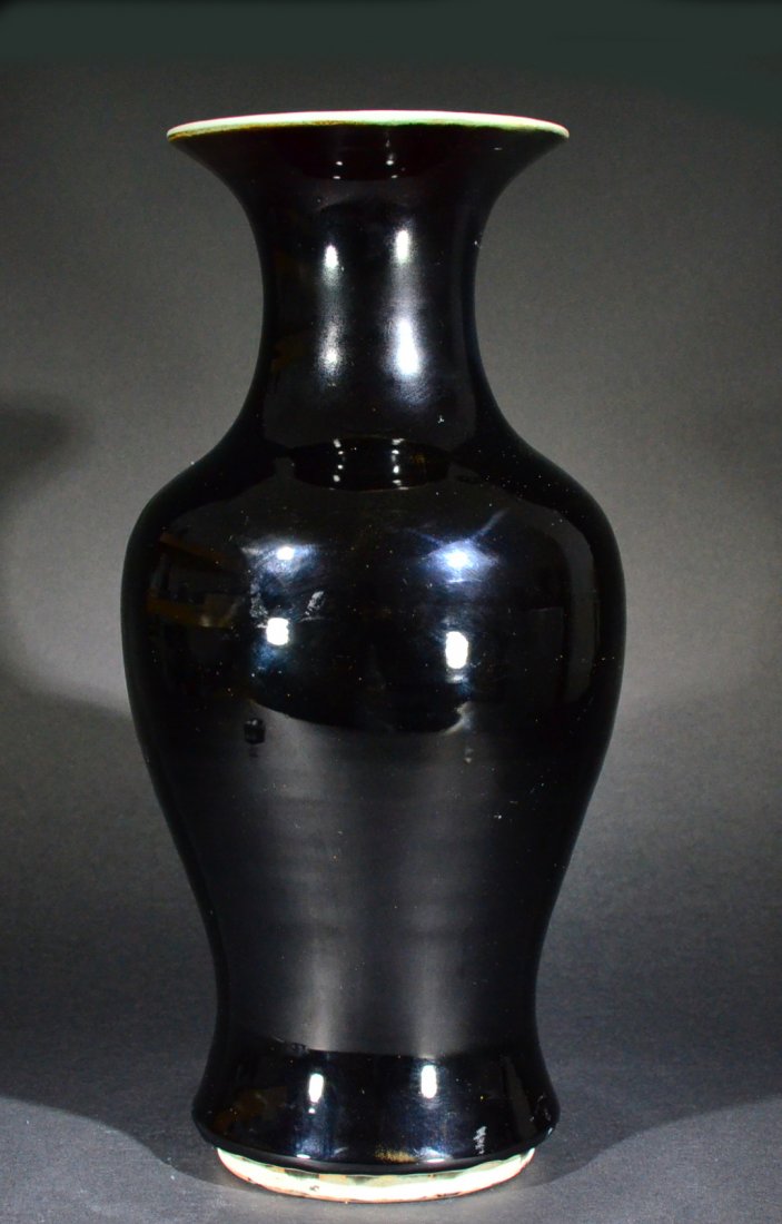 A BLACK GLAZED VASE, 19TH C. (1 of 5)