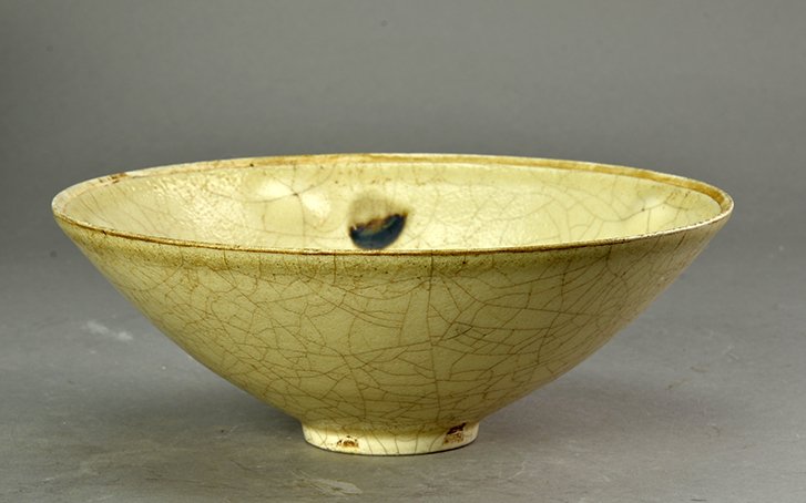 Chinese Ice crack bowl: China, Song Dynasty Period, Light Yellow Ice crack bowl with black dot, L: 9 in