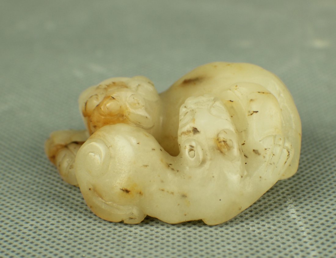 A Jade Handpiecce of Two Lions from Qing (1 of 5)
