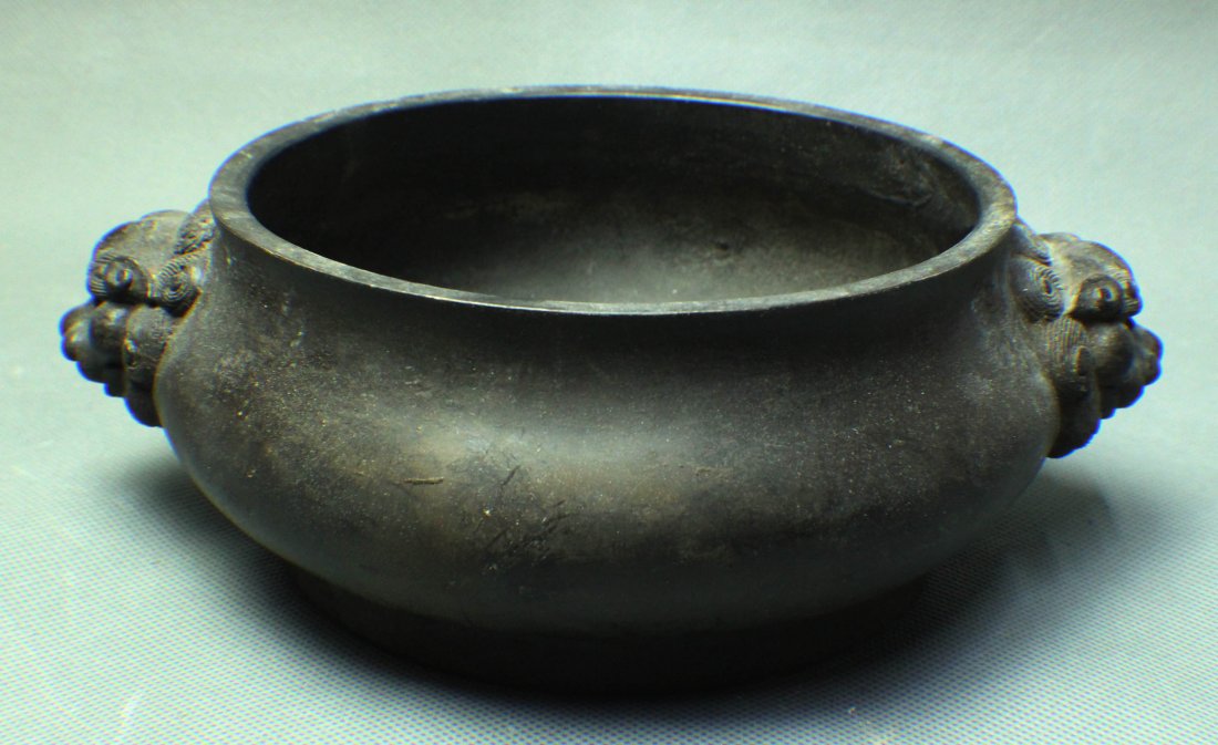 A Bronz Sencer Marked Xuan De Ming Dynasty: H: 3 1/4"?????