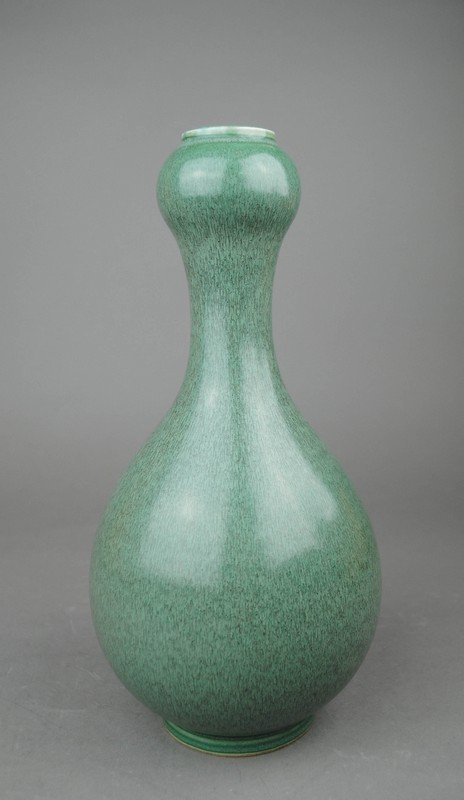 A Lu Jun Glazed Vase with a Tight Mouth Marked Ming: A Lu Jun Glazed Vase with a Tight Mouth Marked Ming Dynasty,H: 25cm