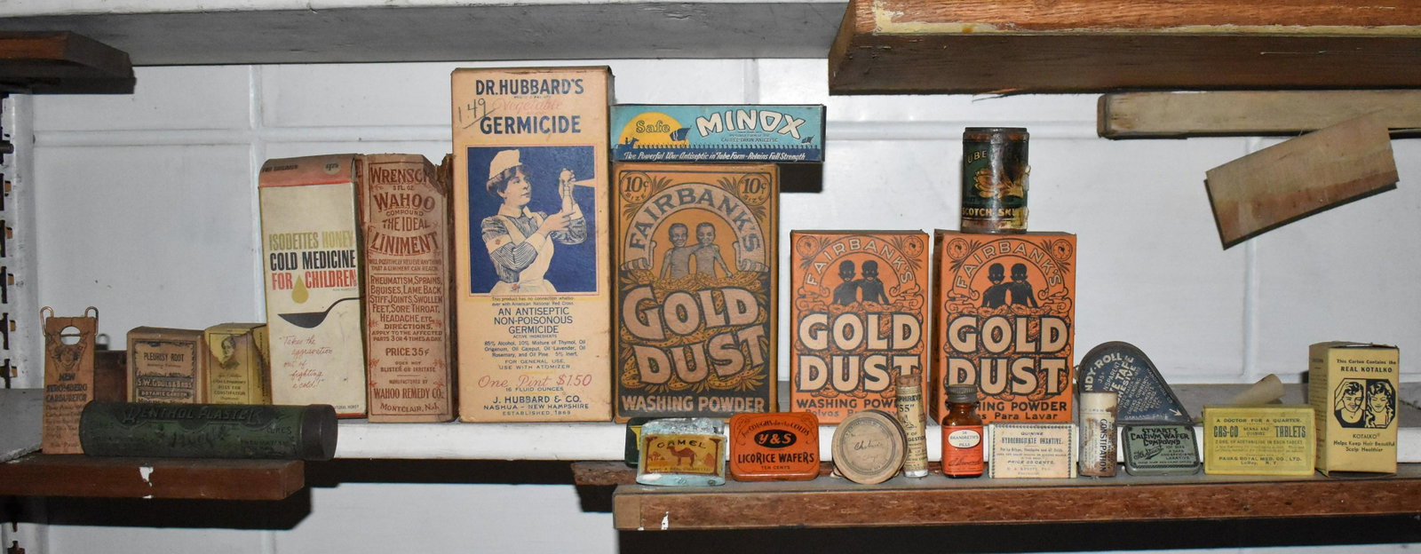 23 Antique Advertising Boxes and Tins: mainly cardboard boxes including New Stromberg Carburetor, S. W. Gould's Pleurisy Root, Lydia E. Pinkham's Pills For Constipation, Menthol Plaster, Wahoo Compound, Dr. Hubbard's Vegetable Germicide, F