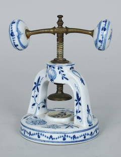 Rare Blue Onion Press: Rare Blue Onion Press, the brass mechanical porcelain mounted plunger on circular porcelain base. H 6.75"