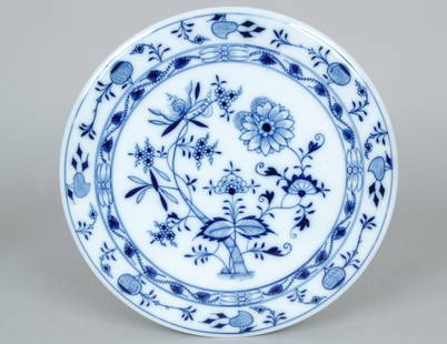 Meissen Blue Onion Circular Hot Plate: Meissen Blue Onion Circular Hot Plate set on fine silvered brass footed tray with Meissen porcelain handles. Diameter of hot plate 11 5/8". Overall length 16"