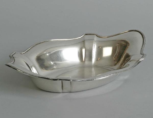 Gorham Sterling Silver Bread Tray, 10.75 T. O.: Gorham Sterling Silver Bread Tray, 10.75 T. O. of oval form with reeded rim. L 11" W 7.5" Weight 10.75 Troy oz.