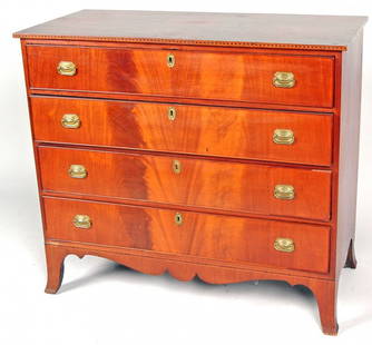 CHOICE HEPPLEWHITE FEDERAL MAHOGANY CHEST, EARLY 19: CHOICE HEPPLEWHITE FEDERAL MAHOGANY CHEST, EARLY 19TH C., the rectangular top with barber pole inlay above four graduated bookmatched crotch grained drawers fitted with original brass hardware. The