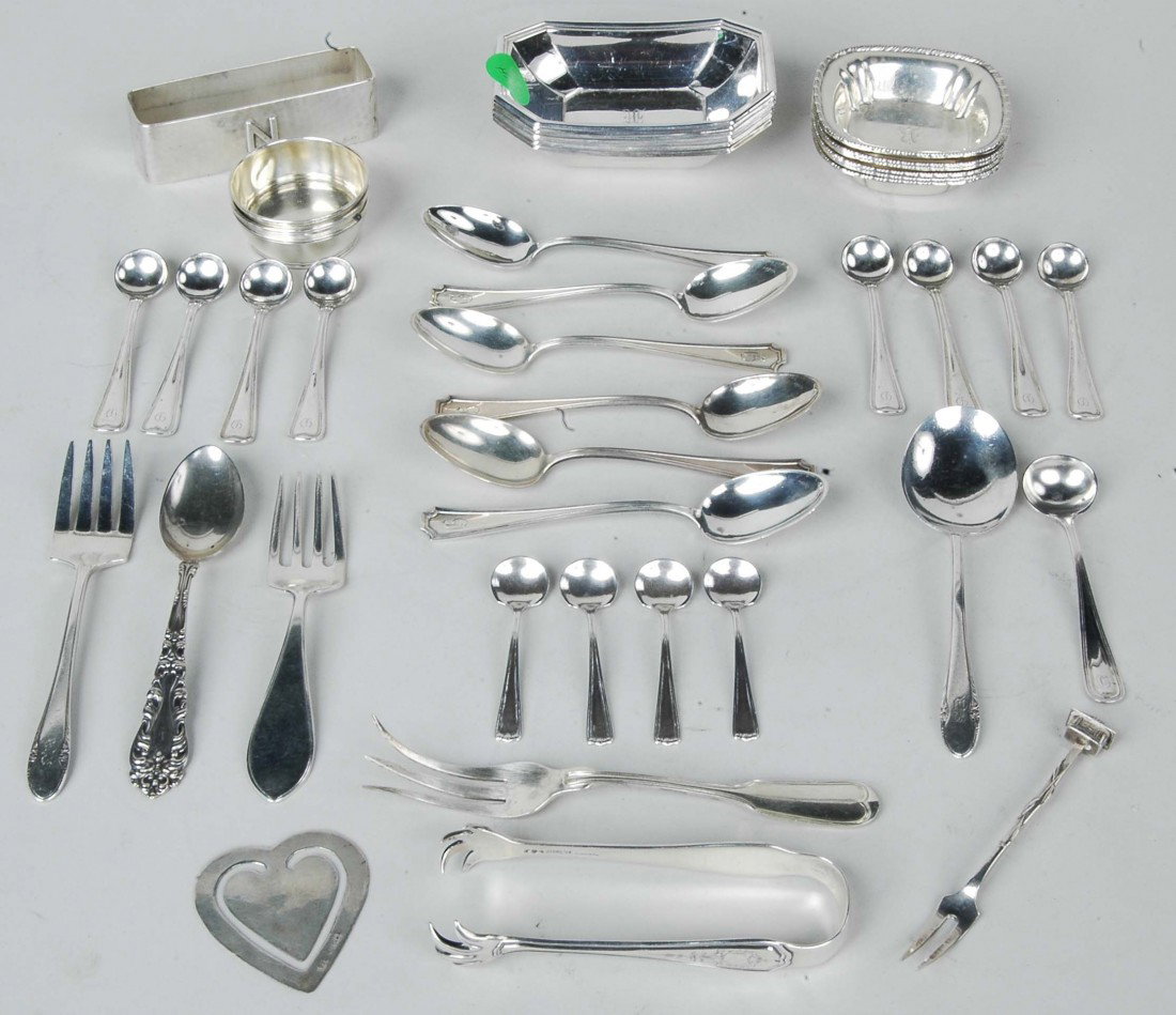 LOT OF STERLING SILVER FLATWARE 17.44 TROY OZ.: LOT OF STERLING SILVER FLATWARE 17.44 TROY OZ. Along with 12 silverplate demitasse spoons Provenance: Estate of Mrs. David Dawson, Chadds Ford, PA
