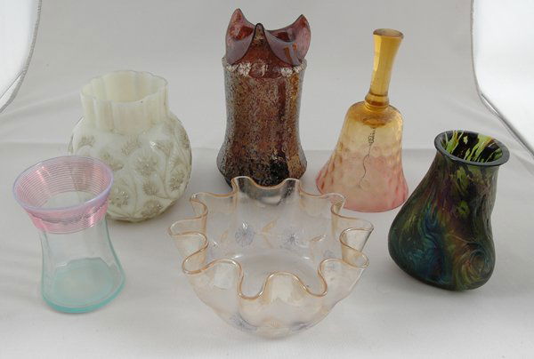 6 PCS. ART GLASS: NEW ENGLAND GLASS CO.: POMONA CORNFLOWER BOWL W/ RUFFLED RIM & SECOND GRIND FLORAL DECORATION, LOETZ TYPE LAVA SURFACE BLUE GREENS & GOLD IRRIDESCENT VASE, ALONG W/BELL & 3 ASSORTED VASES. Provenance: Estate of Lynn Redden,