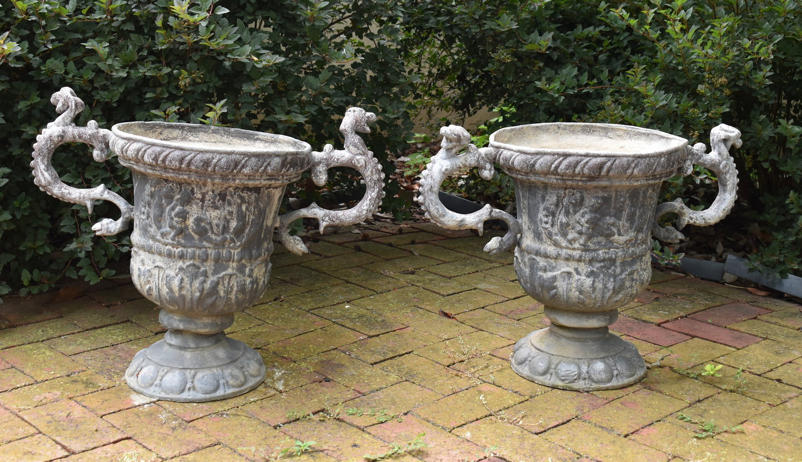 FINE PAIR OF 18TH CENTURY FRENCH LEAD GARDEN URNS (1 of 5)