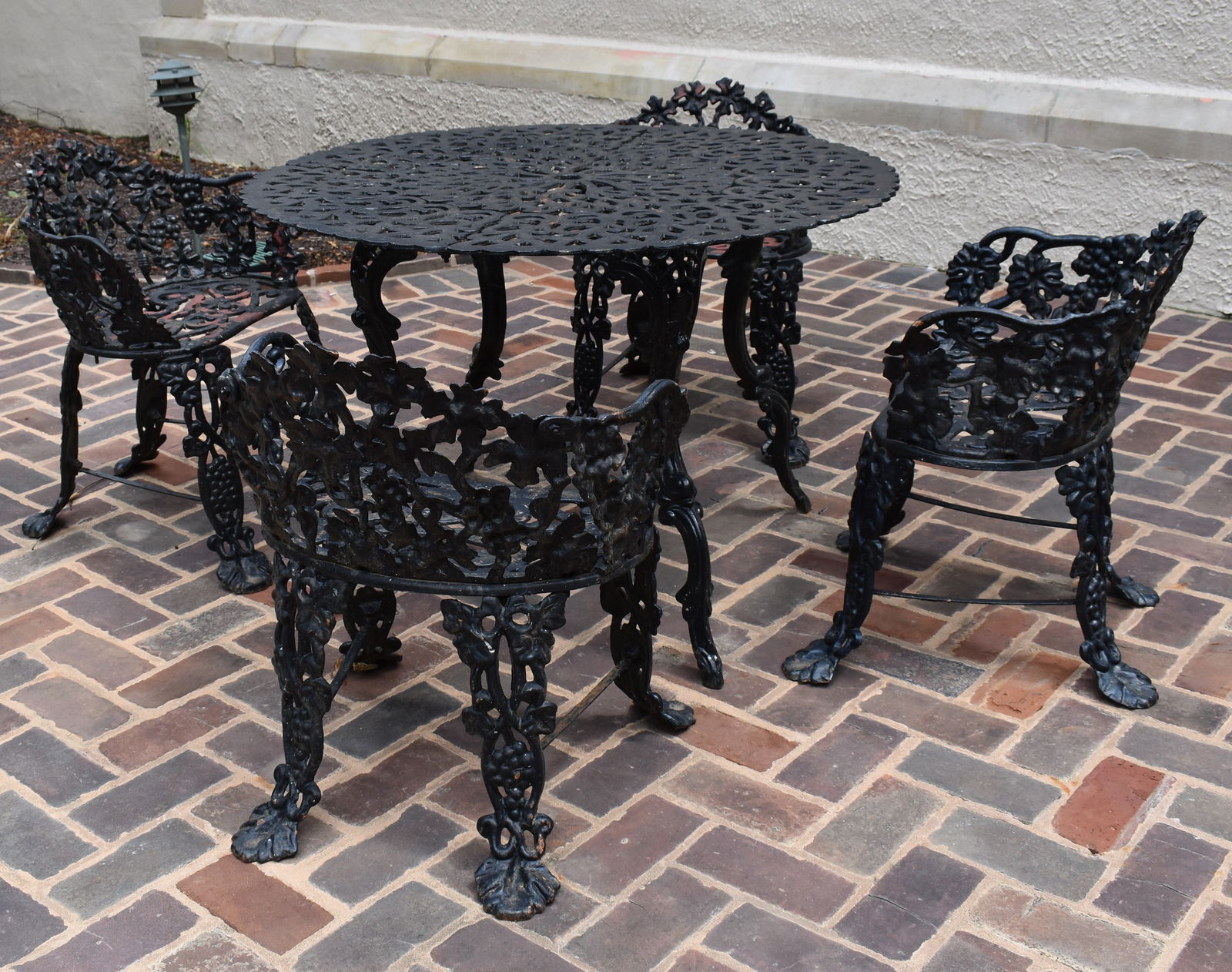 5 PCS CAST IRON GRAPE & VINE PATTERN GARDEN FURNITURE (1 of 4)