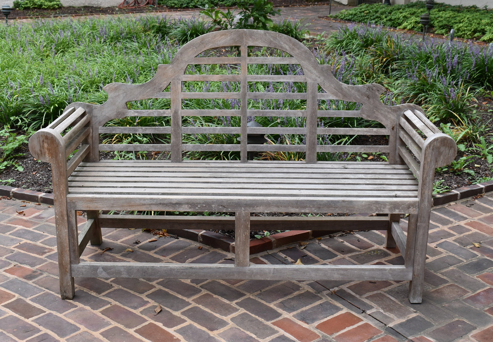 PAIR OF ENGLISH TEAK LUTYENS STYLE GARDEN BENCHES (1 of 4)