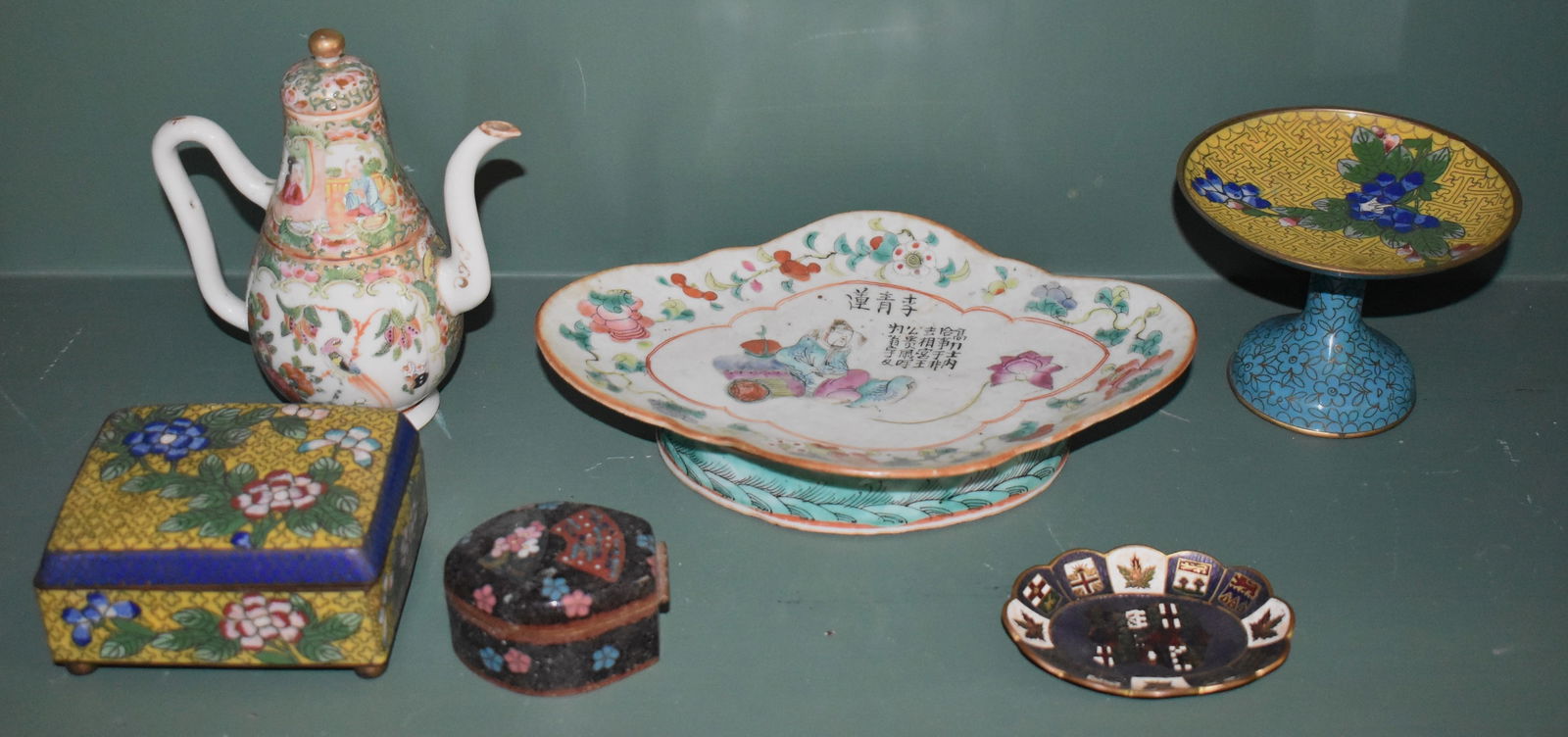 ASSORTED LOT OF 6 PIECES OF CHINESE PORCELAIN & ENAMEL (1 of 2)