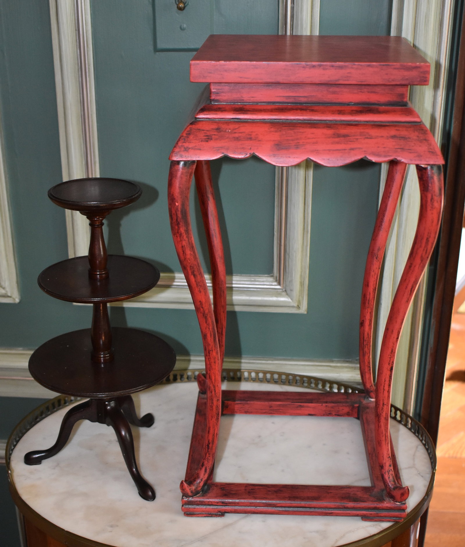 MINIATURE QUEEN ANNE MAHOGANY DUMBWAITER (1 of 1)