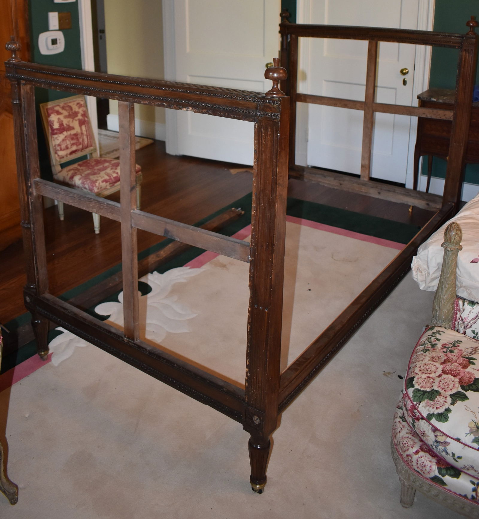 LOUIS XV CARVED HARDWOOD DAY BED (1 of 5)