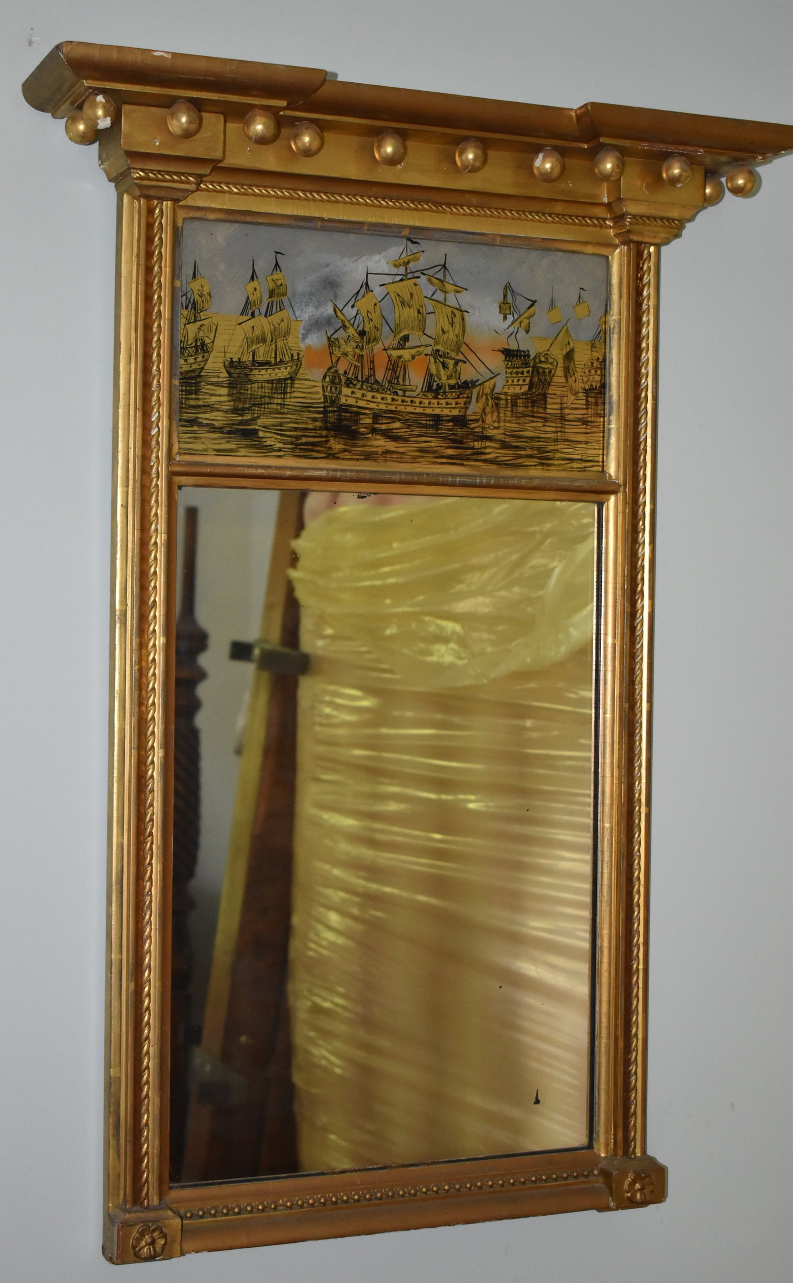 FINE AMERICAN FEDERAL GILT MIRROR W/EGLOMISE PANEL (1 of 4)