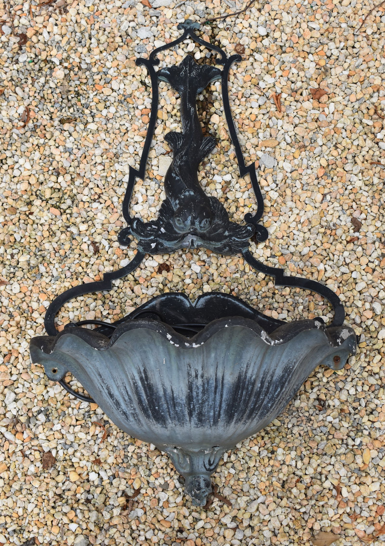 CLASSICAL PATINATED METAL LAVABO (1 of 2)