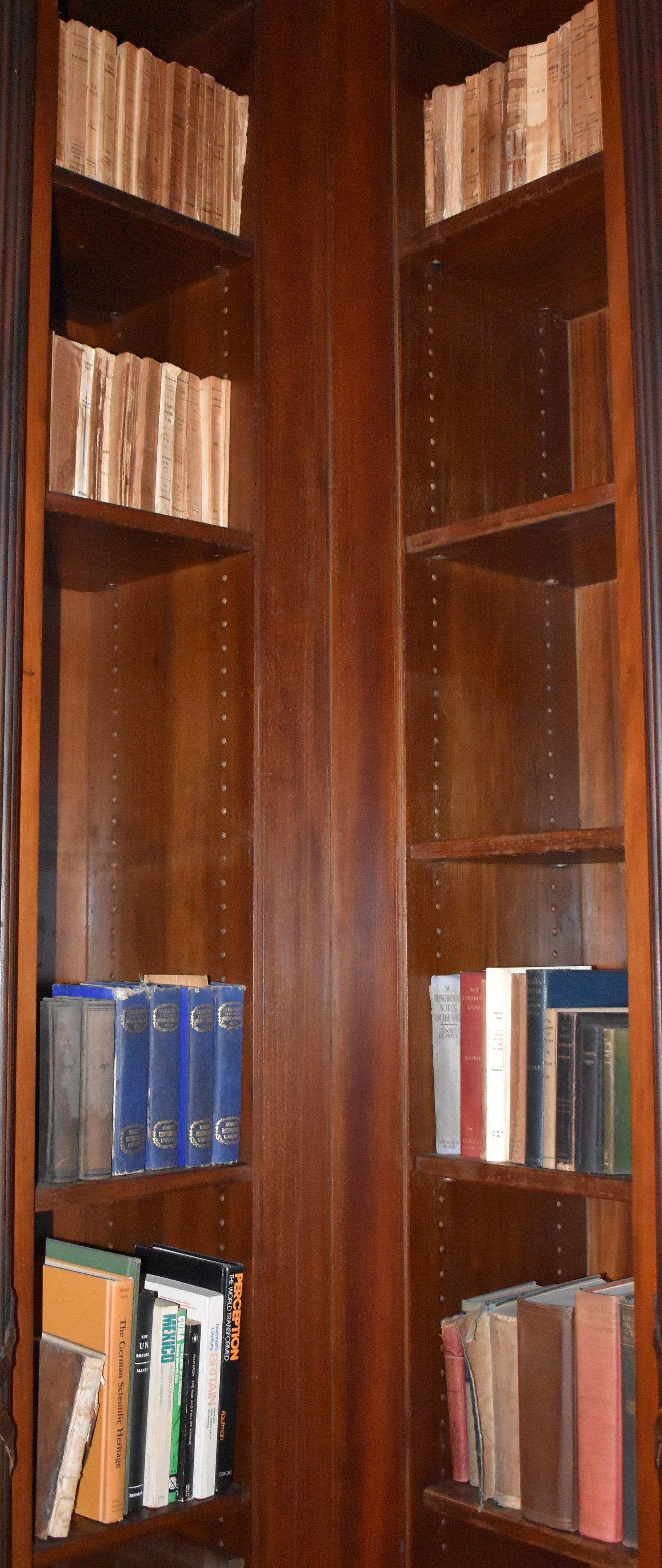 13 SHELVES OF ASSORTED BOOKS (1 of 6)