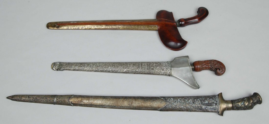 3 19TH CENTURY EDGED WEAPONS: L. 26 1/4", 19", 19 1/4" Descended in the family from the estate of collector Max Berman, NY, NY