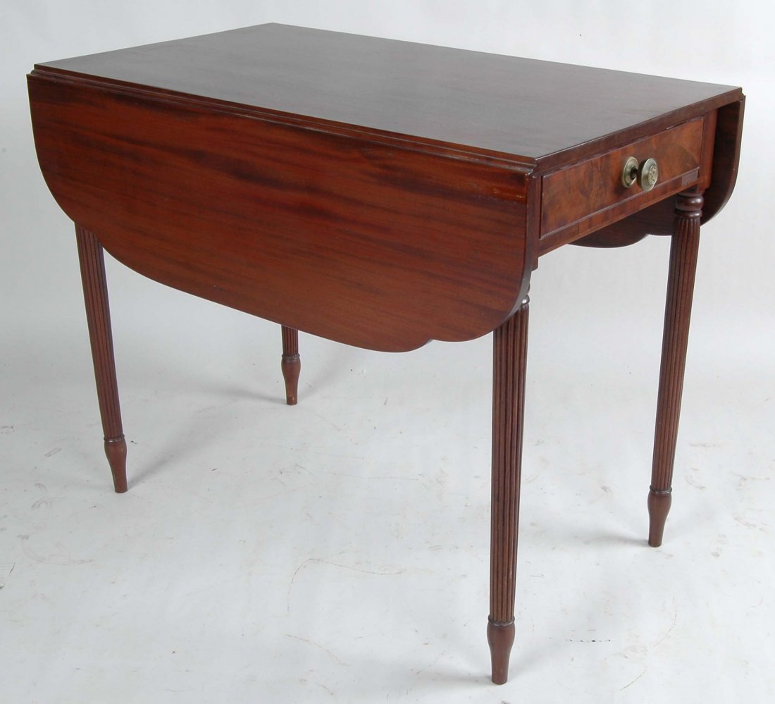 NY SHERATON MAHOGANY PEMBROKE TABLE: Having a rectangular top with nicely shaped drop leaves, one real drawer and one sham drawer, with early brass knop pulls, raised on well proportioned tapering turned reeded legs. First quarter of 19t