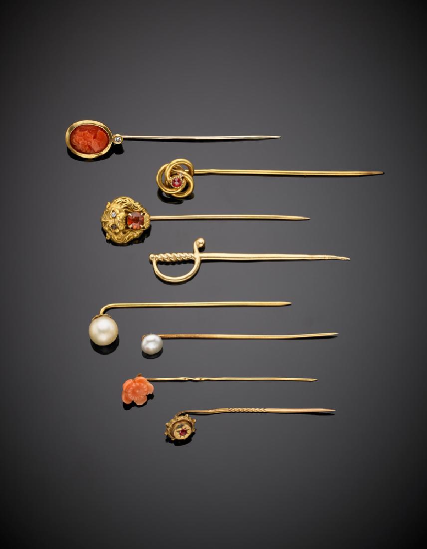 Otto spilloni in oro di varie forme e dimensioni con (1 of 1)