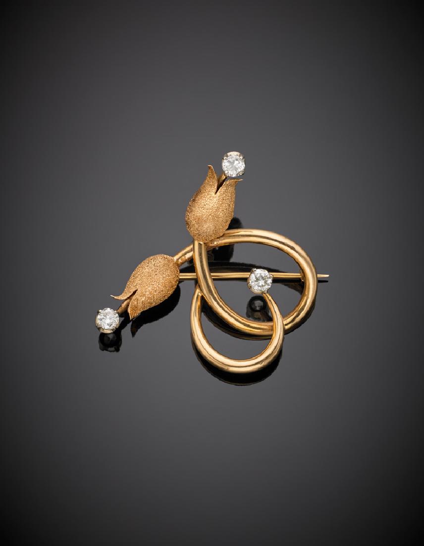 Spilla a due tulipani in oro giallo lucido e satinato, (1 of 1)