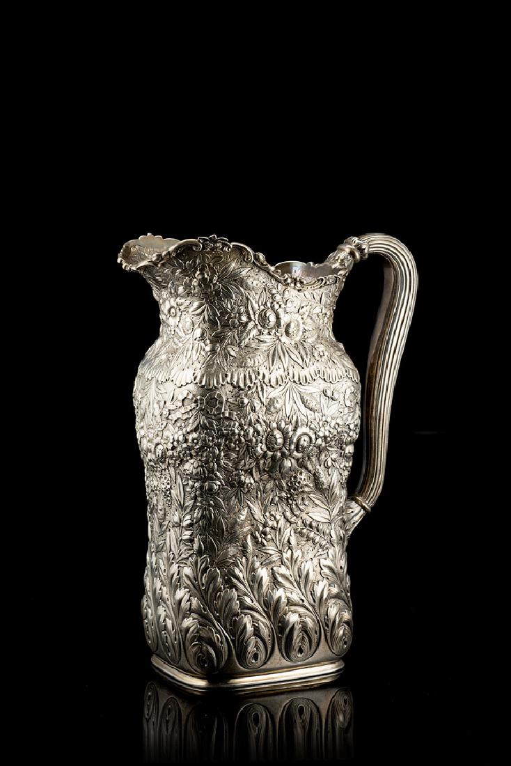 Caraffa in argento con corpo di sezione rettangolare (1 of 1)