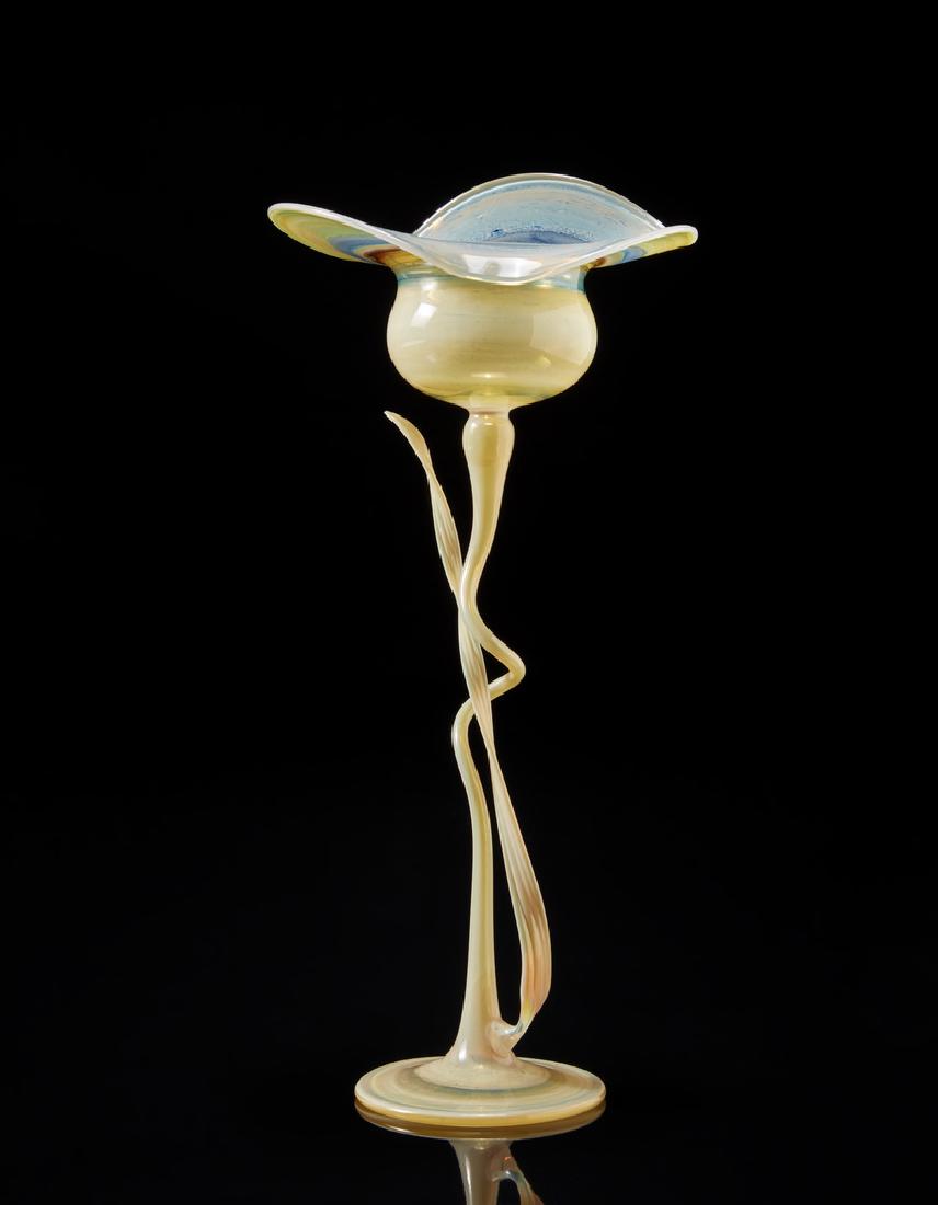 Firma indecifrata.  Bicchiere a calla stilizzata in (1 of 1)