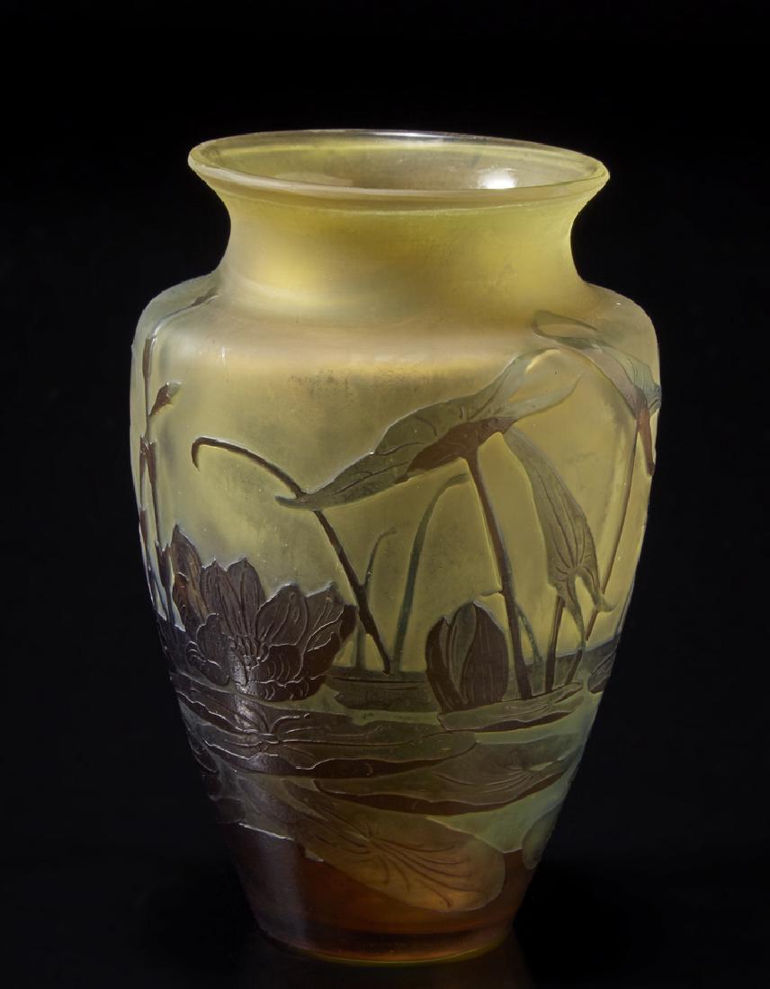 Gallé, Nancy  Piccolo vasetto in vetro a cammeo inciso (1 of 1)