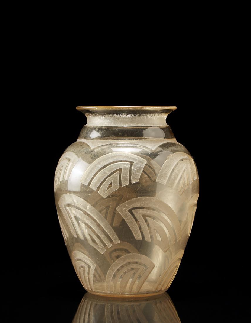 Daum, Nancy  Vaso in vetro trasparente giallo decorato (1 of 1)