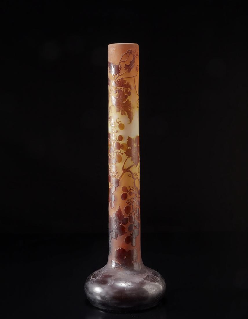 Gallé, Nancy  Vaso bulbiforme in vetro lattescente a (1 of 1)