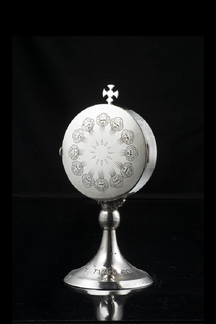 Pisside in argento con teca incisa da cerchio di (1 of 1)