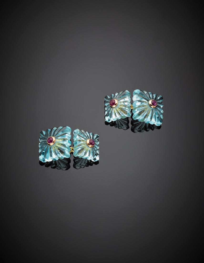 Gemelli in oro giallo topazio azzurro scolpito e rubini (1 of 1)