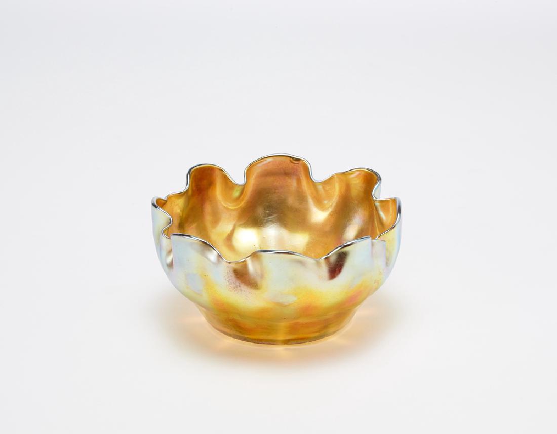 Tiffany  Vasetto in vetro "Favrile" a bordo sfrangiato. (1 of 1)