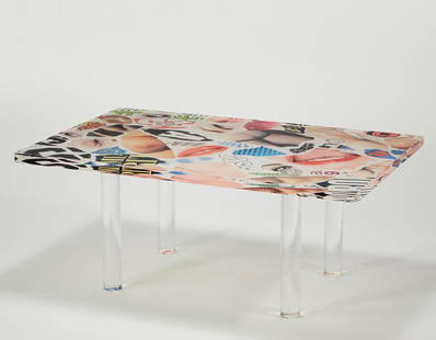 Antonio Cagianelli (Pisa 1964) Tavolino da fumo in: Antonio Cagianelli (Pisa 1964) Tavolino da fumo in plexiglass serigrafato modello "Erotica". Produzione recente (cm 110x45,5x70) (lievi difetti)