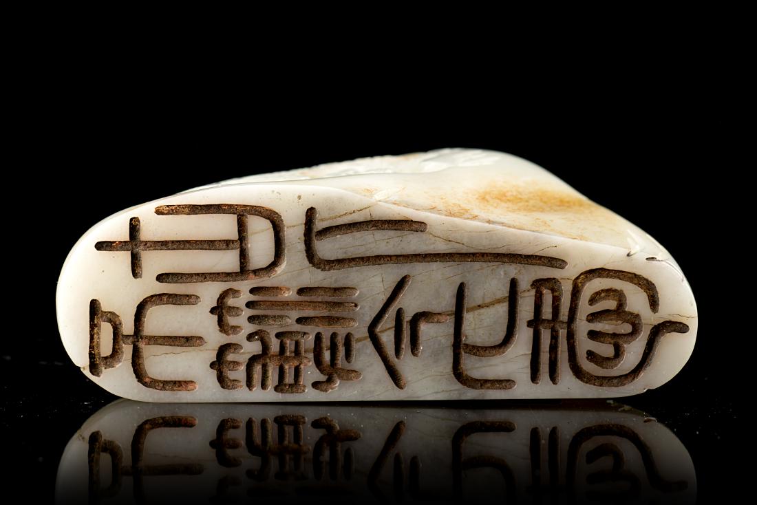 A mutton-fat and russet jade seal surmounted by a sage: A mutton-fat and russet jade seal surmounted by a sage riding a horse, the base with archaistic inscription China, 20th century(h. 8.5 cm.)Sigillo in giada grasso di montone e ruggine scolpito con sag