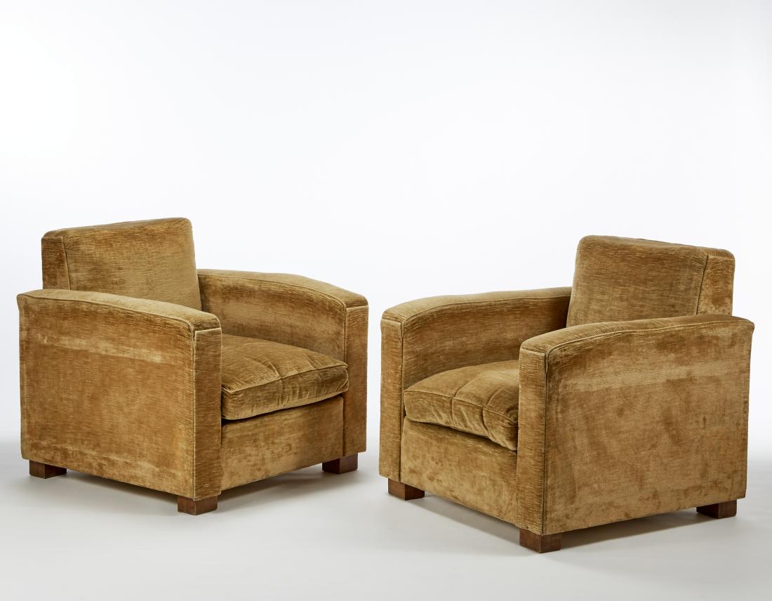 Melchiorre Bega (Crevalcore 1898 - Milano 1976)Coppia: Melchiorre Bega (Crevalcore 1898 - Milano 1976)Pair of upholstered armchairs. Italy, 1935ca. Wooden structure, wooden cubic feet beige velvet upholstery. (79x82x89 cm.) (defects)ProvenanceMezzacane Ho