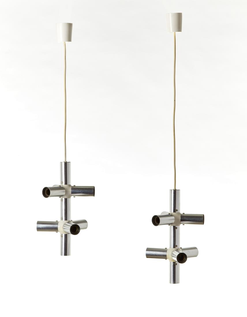Trix & Robert Haussmann Coppia di lampade a sospensione: Trix & Robert Haussmann A pair of hanging lamps model "Atomic". Produced by Swiss Lamps International, Switzerland, 1956. Aluminum and white plastic. (h 40 cm.; d 21 cm.) (slight defects)Coppia di lam