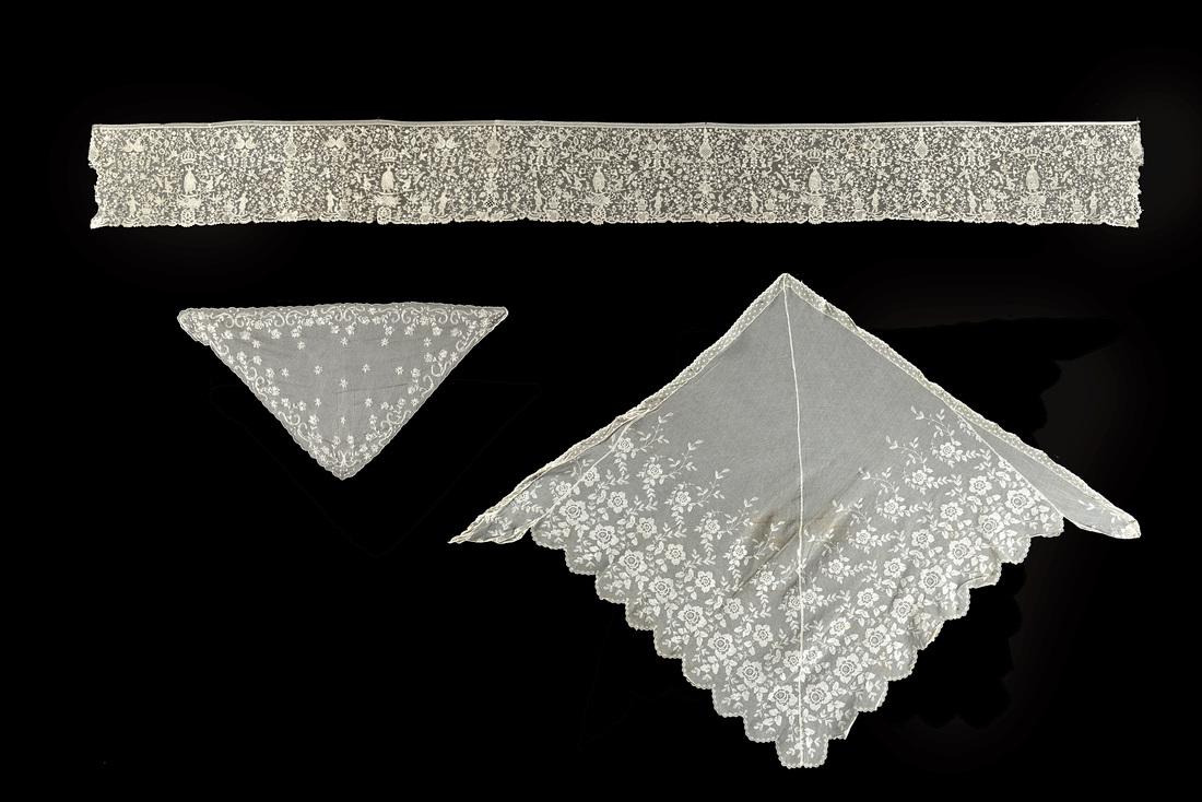 Lot comprising three silk lace pieces of which one from (1 of 1)